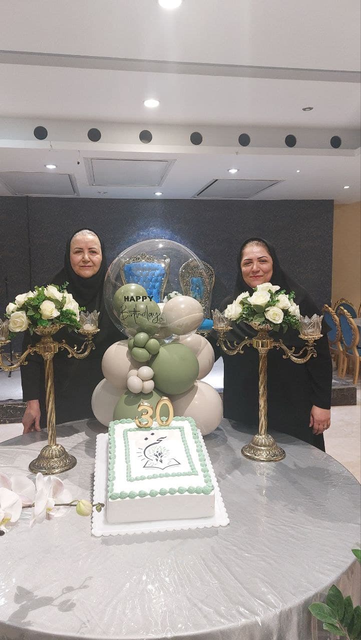 جشن سی سالگی سخن در کنار مدیر وموسس
